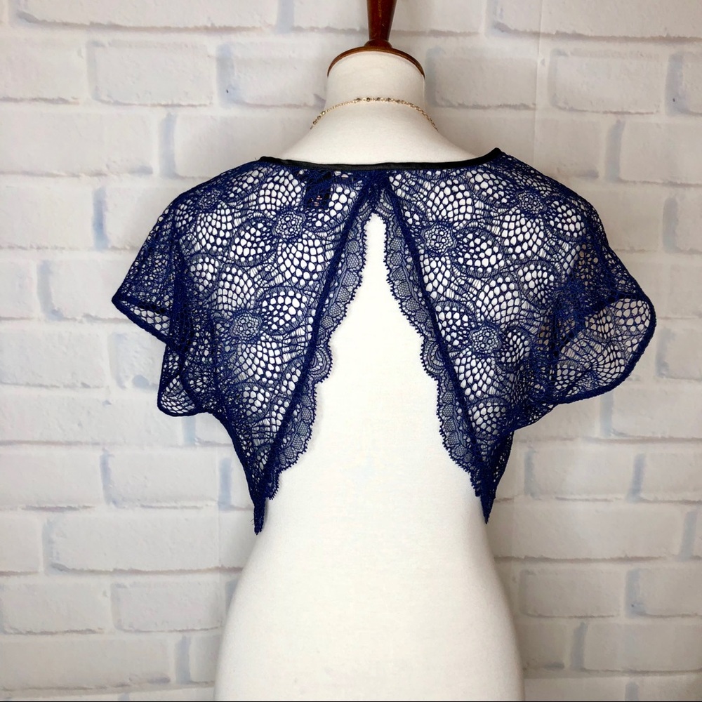 V I C T O R I A S S E C R E T : Lace Crop Top - image 2